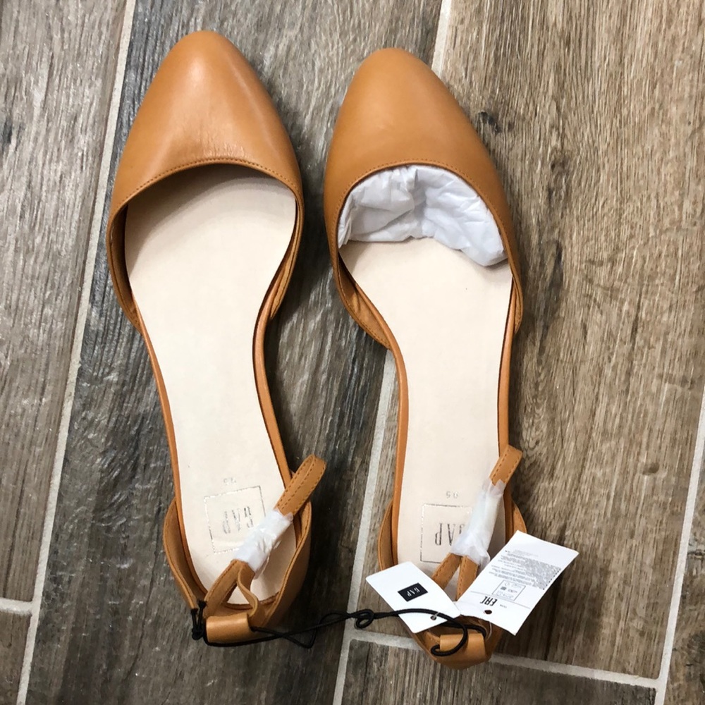 Gap camel flats